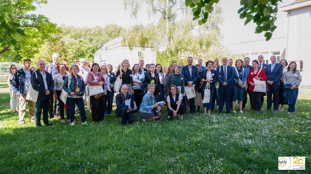 Photo de l'ensemble des lauréats des trophées Emploi public et handicap en Bourgogne-Franche-Comté