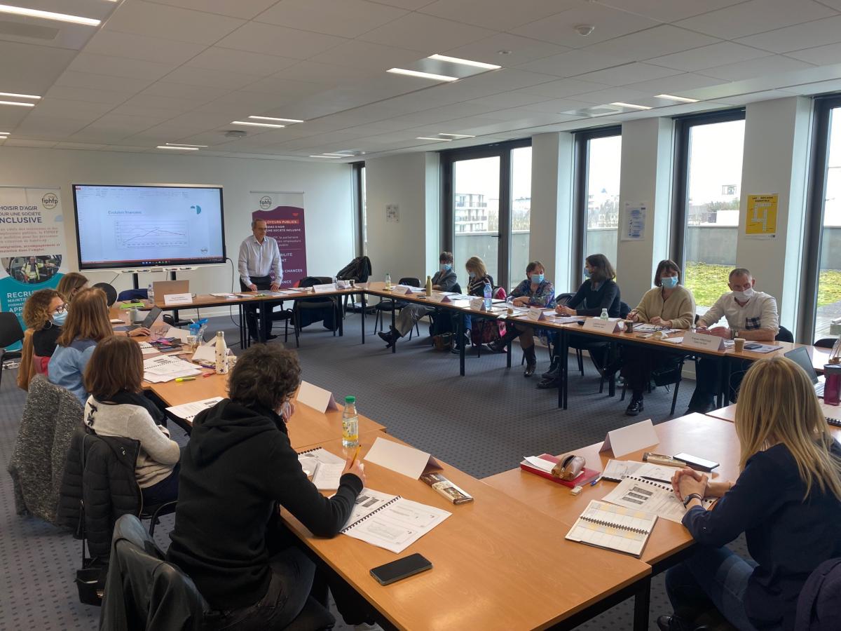 Participants et participantes à la session de professionalisation des référents handicap normands, le 1er mars 2022