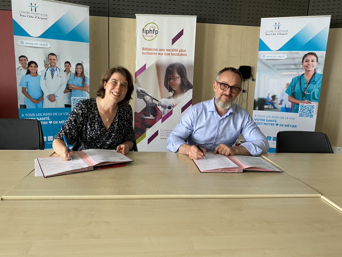 Marine Neuville, directrice du FIPHFP, et Stéphane Jacob, directeur du centre hospitalier (CH) de Dax-Côte d’Argent 