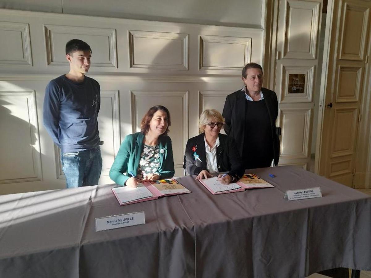 Olivia Fortin, adjointe au Maire de Marseille en charge de la modernisation, du fonctionnement, de la transparence et de la coproduction de l’action publique et de l’Open Data, Isabelle Laussine, adjointe au maire en charge des personnes en situation de handicap, à lʼinclusion et à lʼaccessibilité et Marine Neuville, directrice de l’établissement public FIPHFP