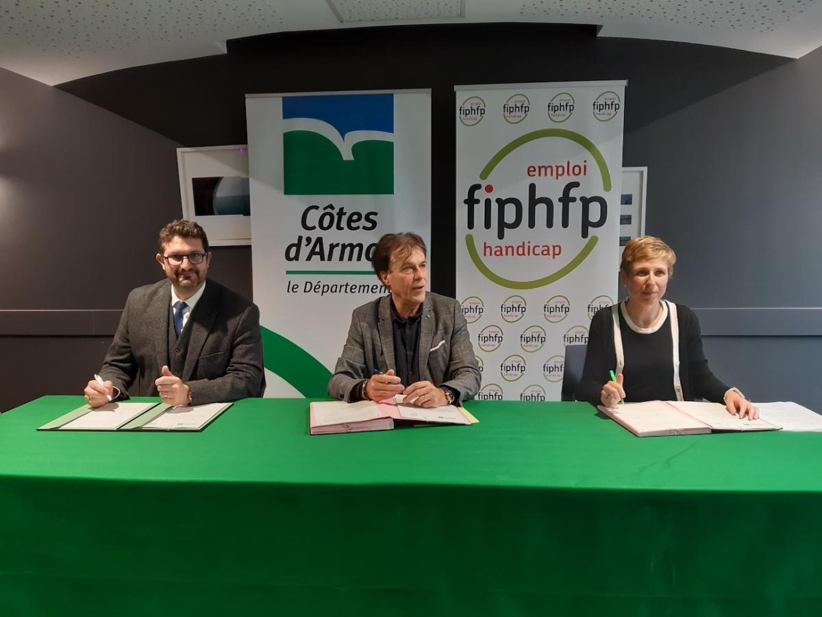Signature de la convention entre le FIPHFP et le conseil départemental des Côtes d'Armor