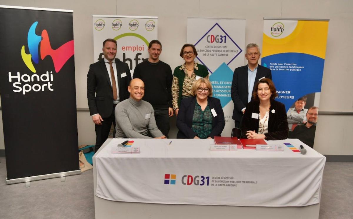 Signature de la convention entre le CDG31 et les acteurs Handisport de Haute-Garonne, en présence de Marine Neuville, directrice du FIPHFP, le 6 décembre 2023