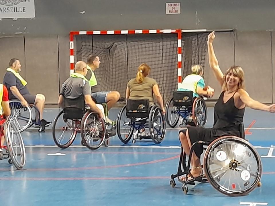 Pratique du handi basket fauteuil