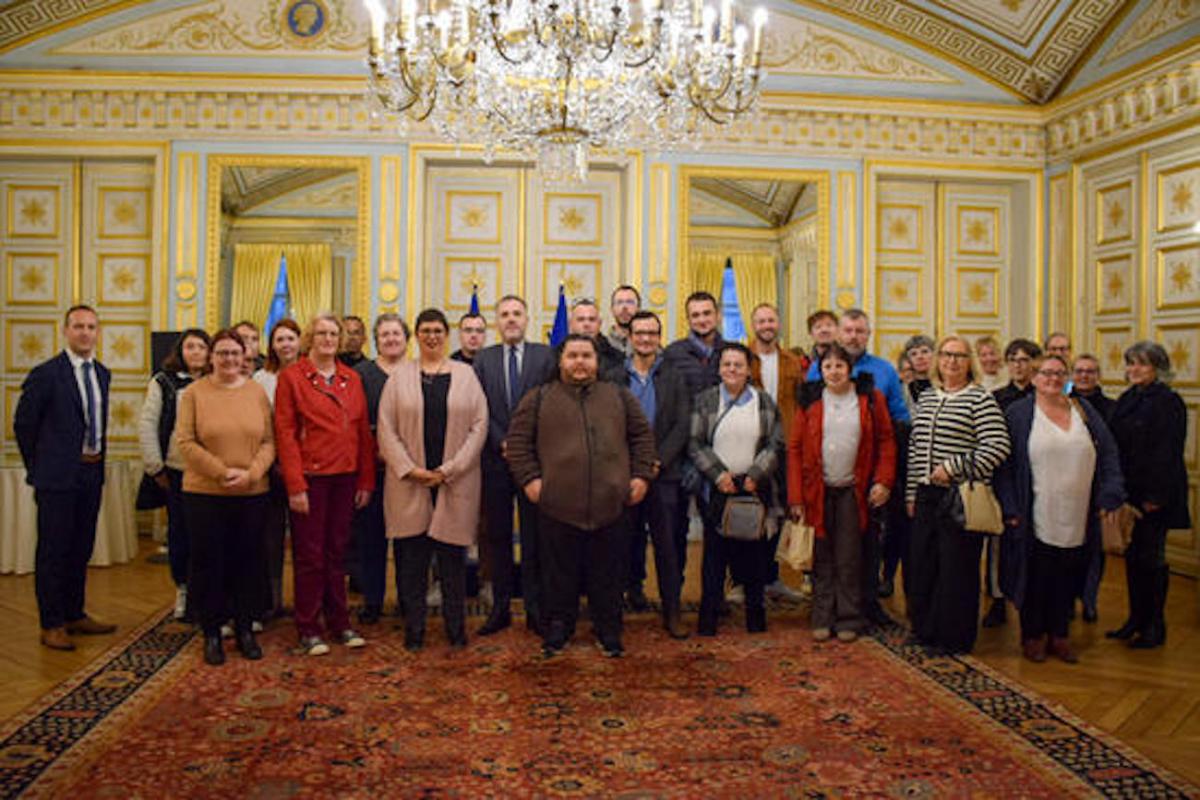 Photos des 10 duos constitués au sein de l'administration territoriale dans le Calvados à l'occasion du Duoday 2024
