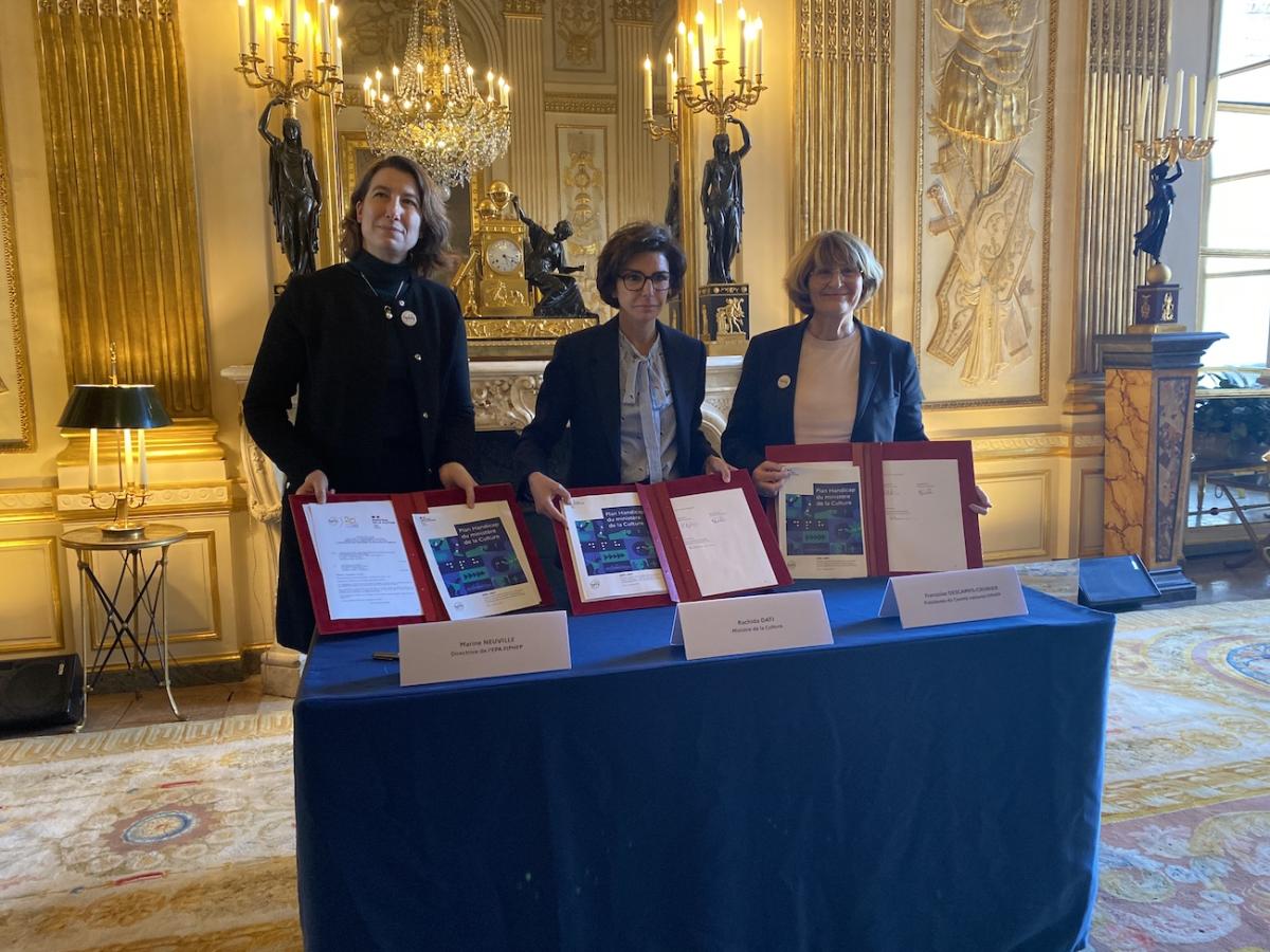 Photos de la signature entre le FIPHFP et le Ministère de la Culture