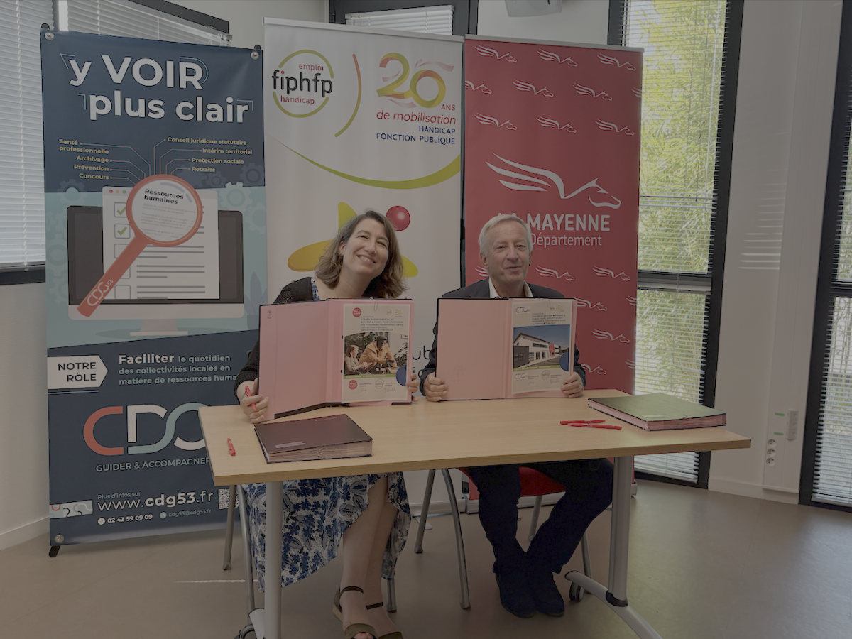 Olivier Richefou, président du Conseil départemental de la Mayenne et Marine Neuville, directrice du FIPHFP
