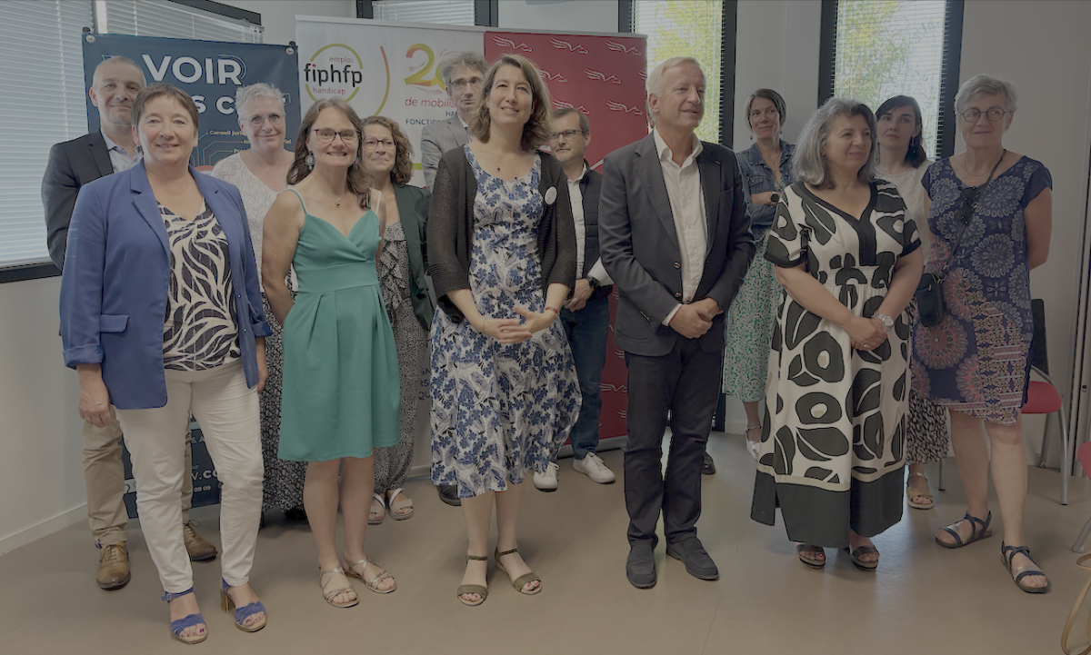 Participantes et participants à la signature des deux conventions