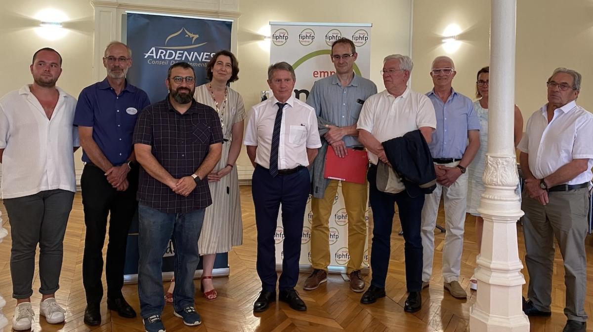 Ensemble des participants à la signature de convention entre le FIPHFP et le Département des Ardennes