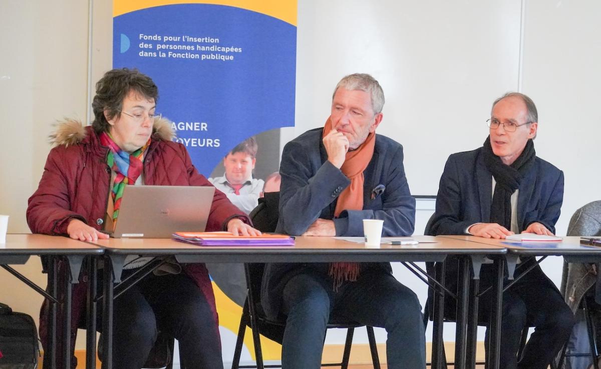 Pascal Jan, préfet de l'Yonne, entouré de Carole Dabrigeon, Sous-Préfète du département, et de Fabrice Geurts, directeur territorail handicap du FIPHFP en Bourgogne-Franche-Comté