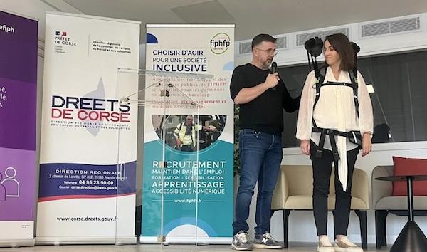 Démonstration d'utilisation d'un exosquelette par l'Operata