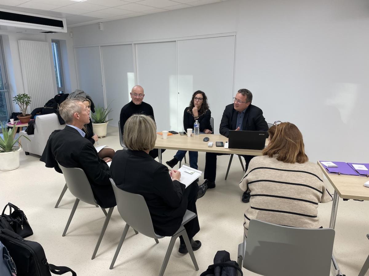Pariticpants aux ateliers en plein échange !