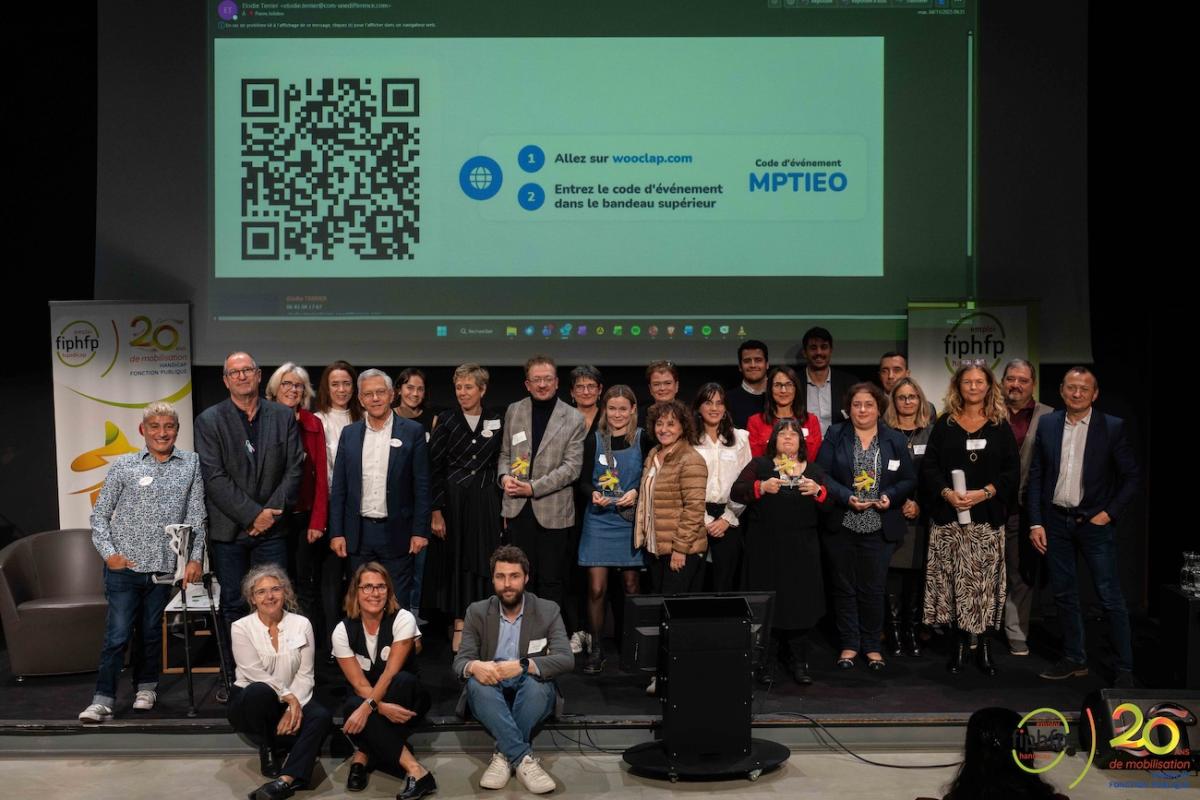 Photographie de groupe réalisé lors de la remise des trophées emploi & handicap en Occitanie