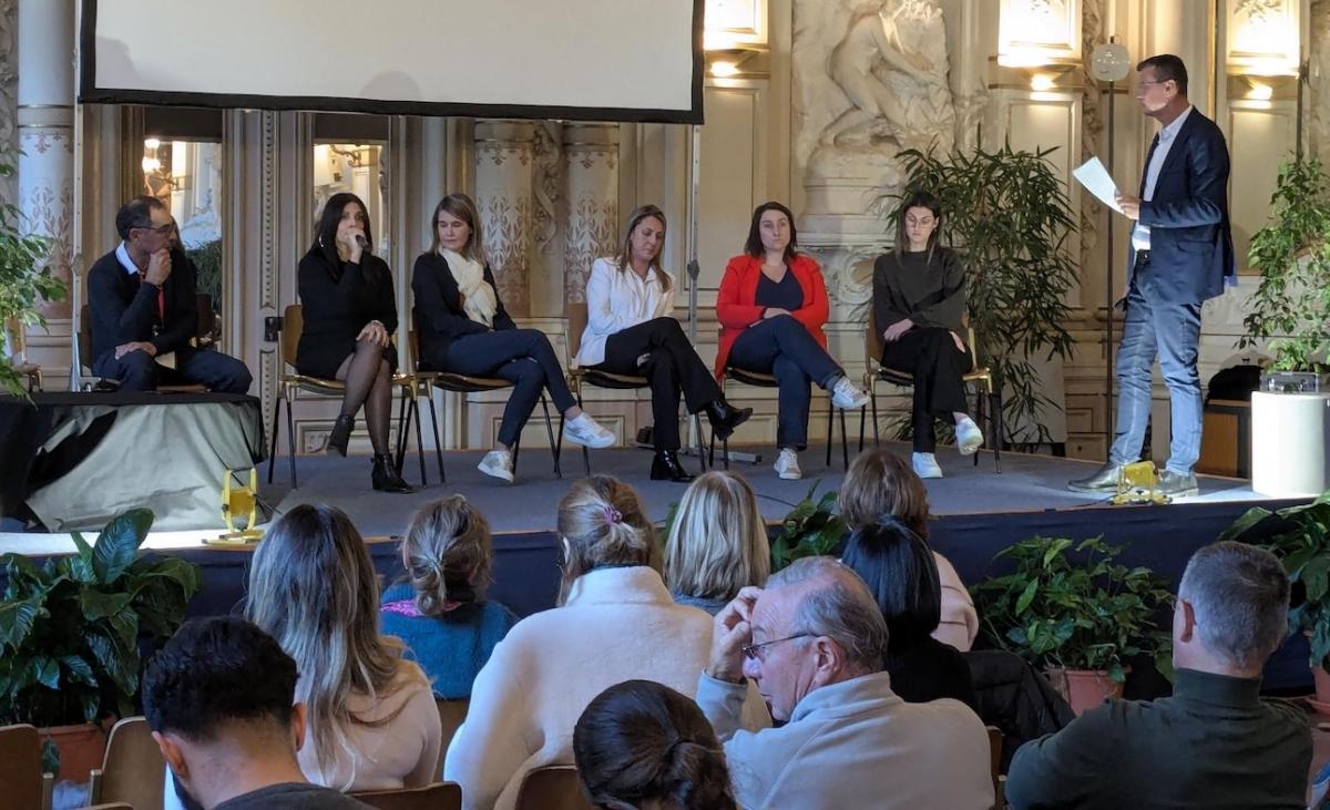 Vue de la table ronde lors de la journée du 19 novembre à Avignon