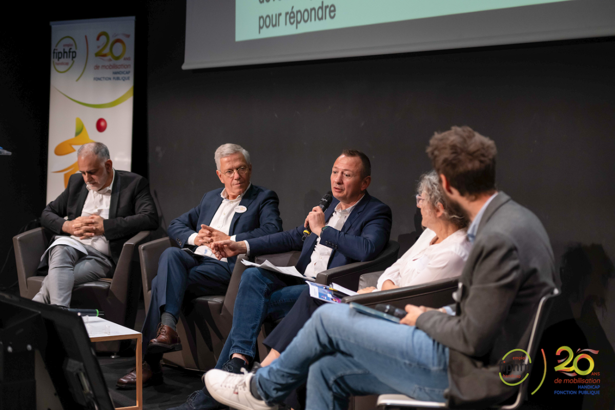 Vue de la deuxième table ronde sur la façon dont le FIPHFP accompagne les employeurs publics