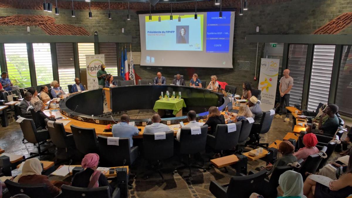 Vue de l'hémicycle du conseil départemental de Mayotte à l'occasion de l'étape du Tour de France des 20 ans du FIPHFP, le 6 novembre 2025