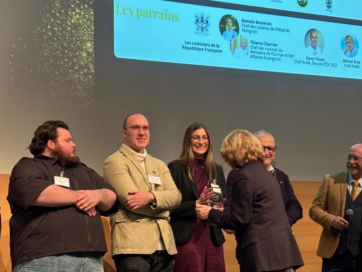 Remise du prix par Françoise Descamps-Crosnier