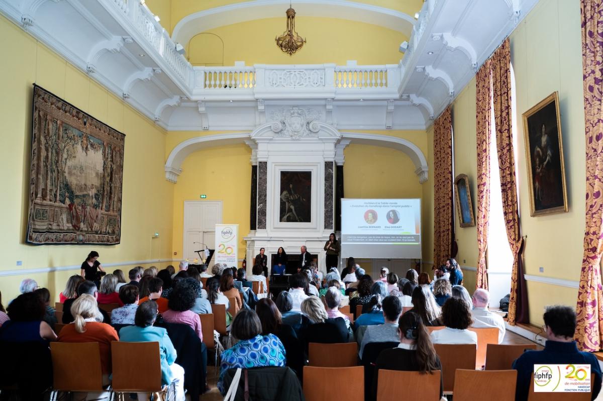 Photographie de la table ronde