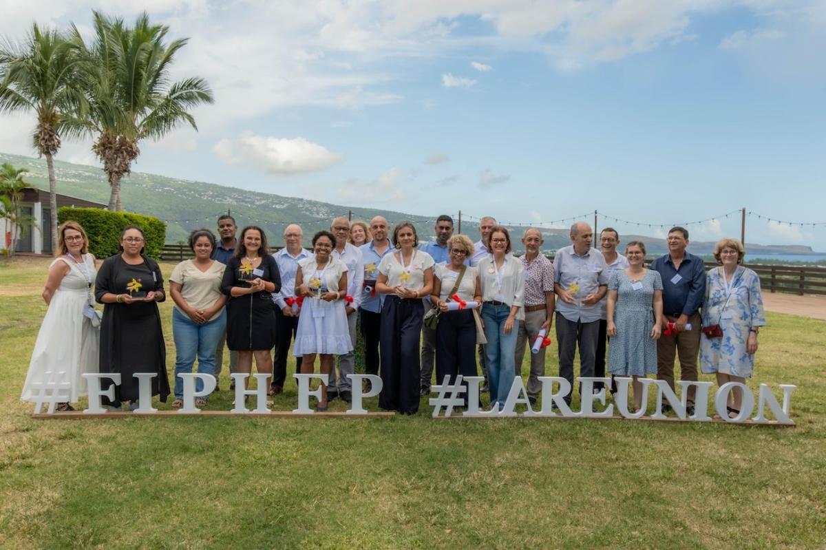 Photo de l'ensemble des lauréats des Trophées Emploi public & Handicap, remis à La Réunion, le 23 avril
