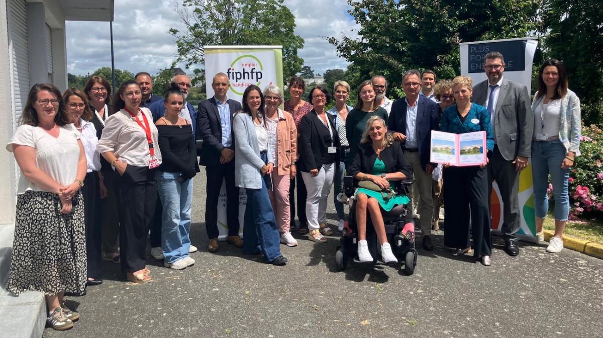 Ensemble des participants de la signature de convention entre le FIPHFP et le centre hospitalier Bretagne Atlantique
