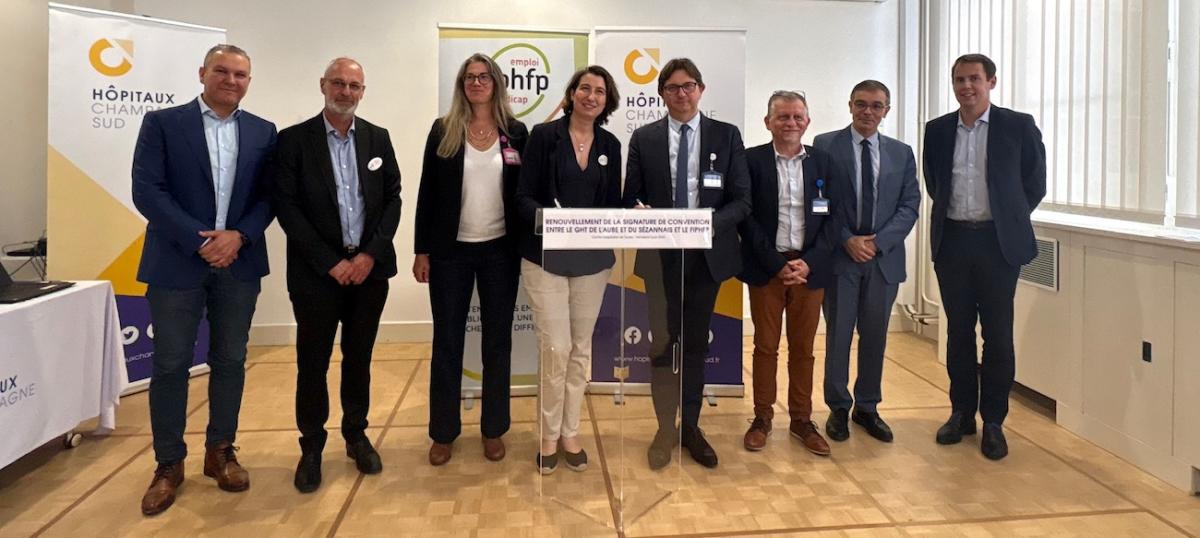 Photographie prise lors de la signature de la convention entre le FIPHFP et le GHT de l'Aube