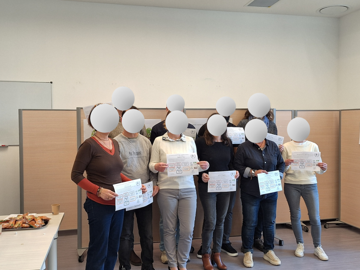 Photo de groupe anonymisé